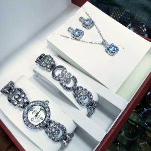 Beautiful Female Set Wristwatch