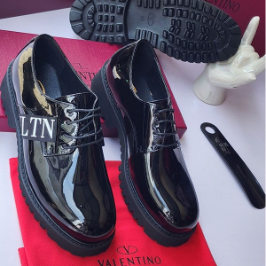 Valentino High Quality Luxury Shoe