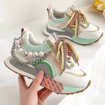 women sneaker